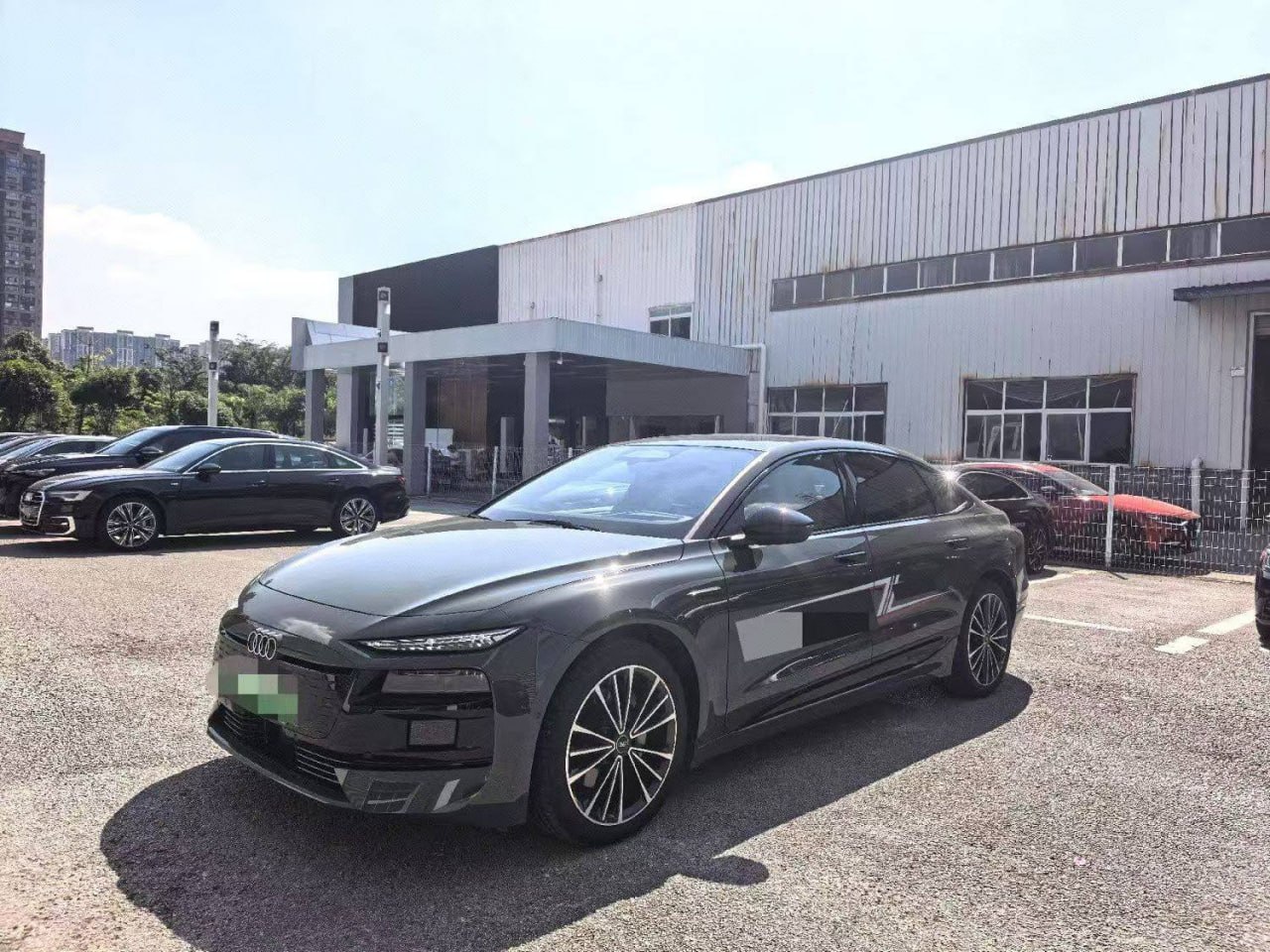 Audi A6L e-tron — фото автомобиля
