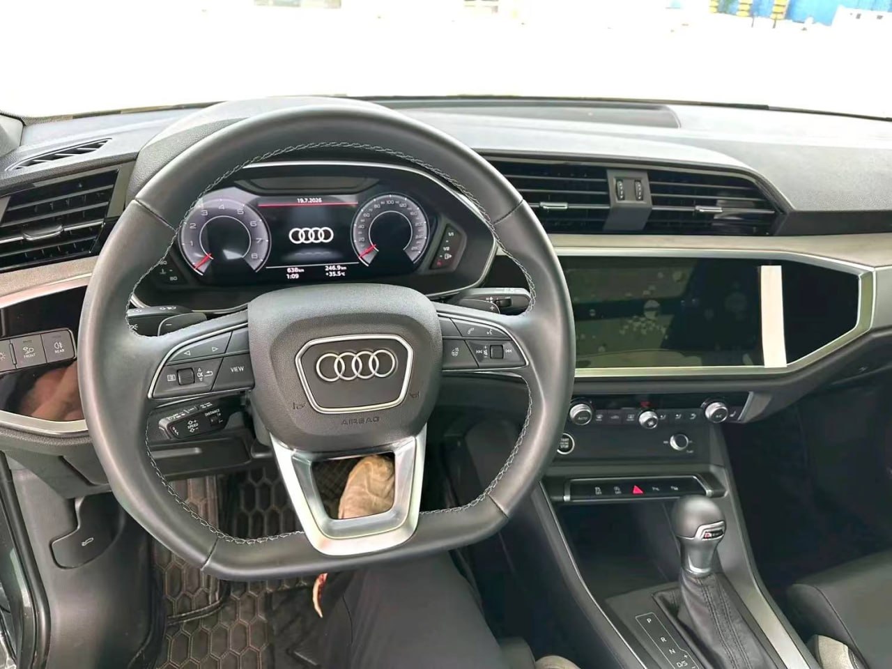 Audi Q3 — Руль и панель приборов