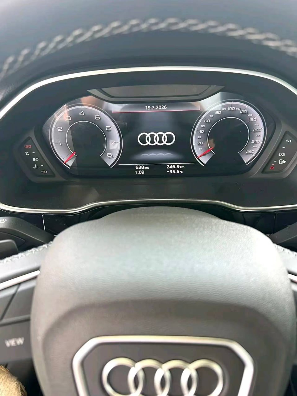 Audi Q3 — Приборная панель — 638 км