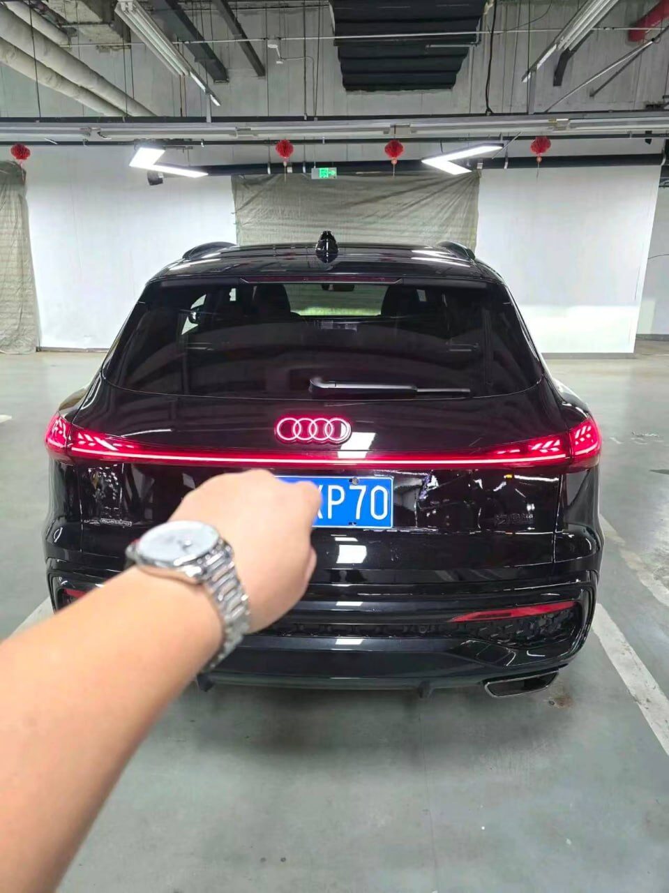 Audi Q5L — Вид сзади