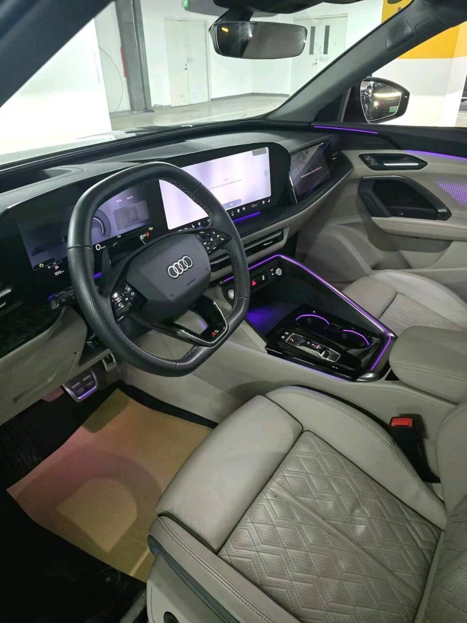 Audi Q5L — Место водителя