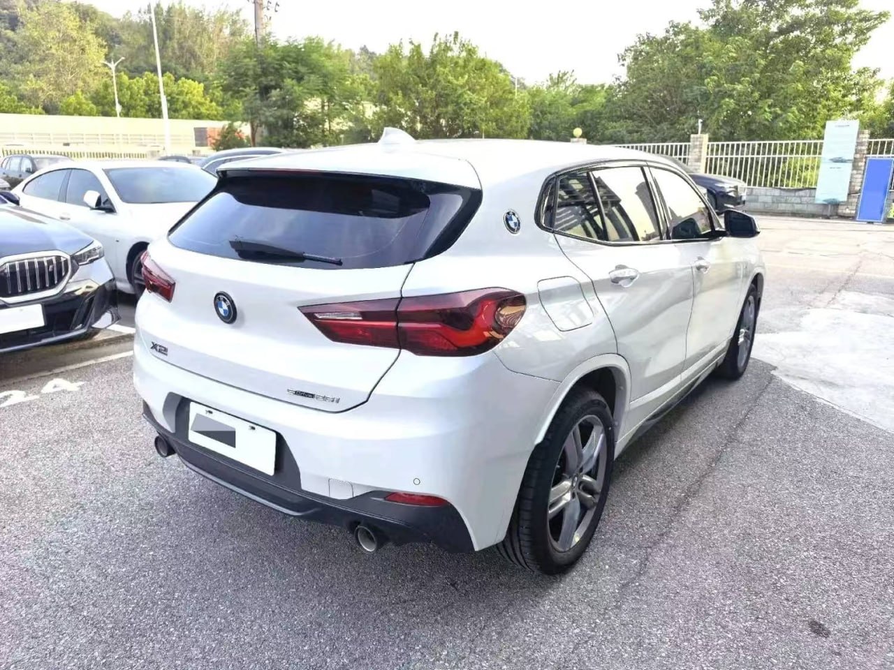 BMW X2 M Sport — Вид сзади и сбоку