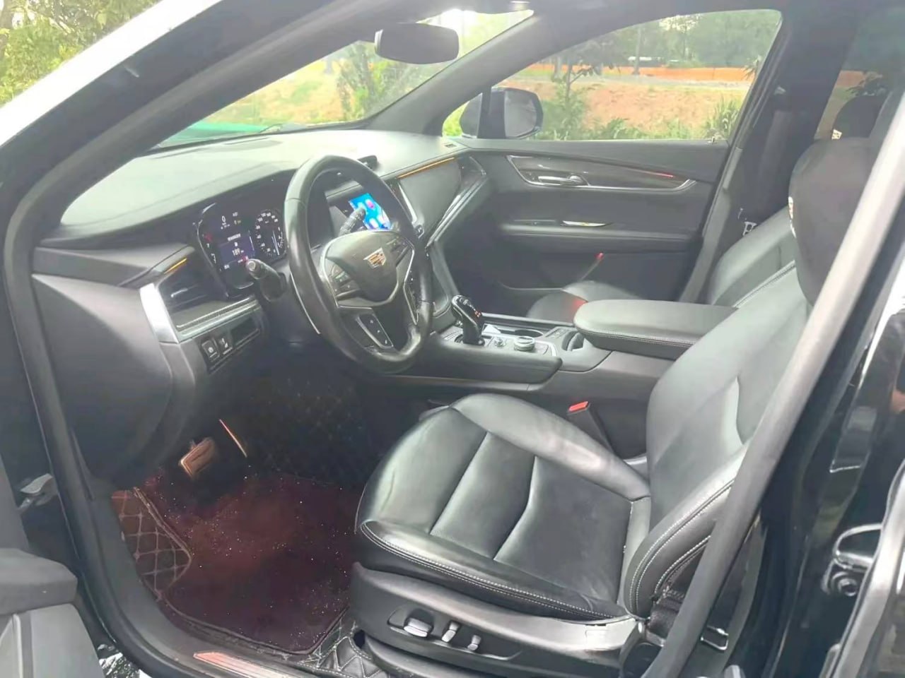 Cadillac XT5 — Место водителя