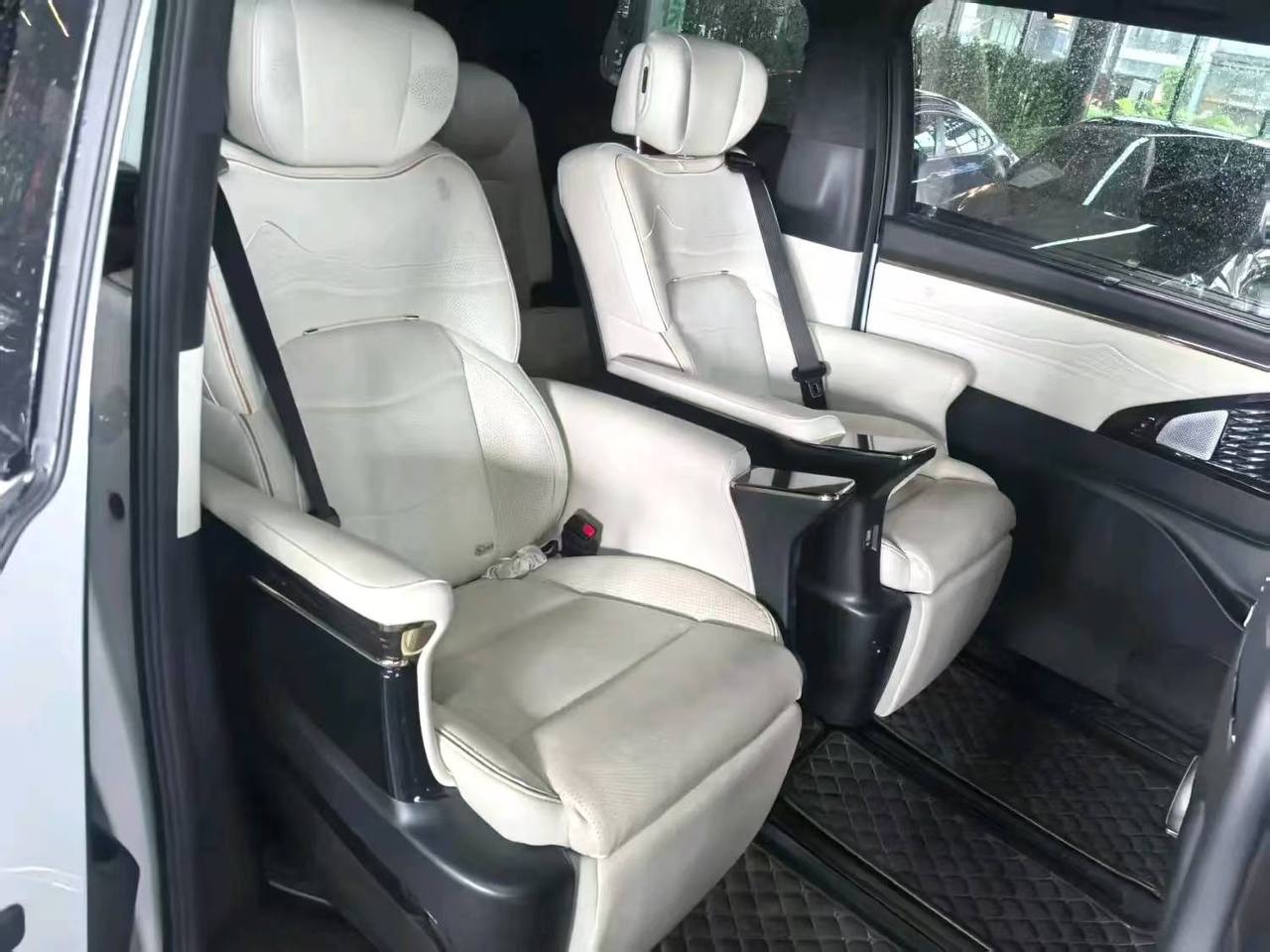 GAC Trumpchi M8 — Второй ряд сидений