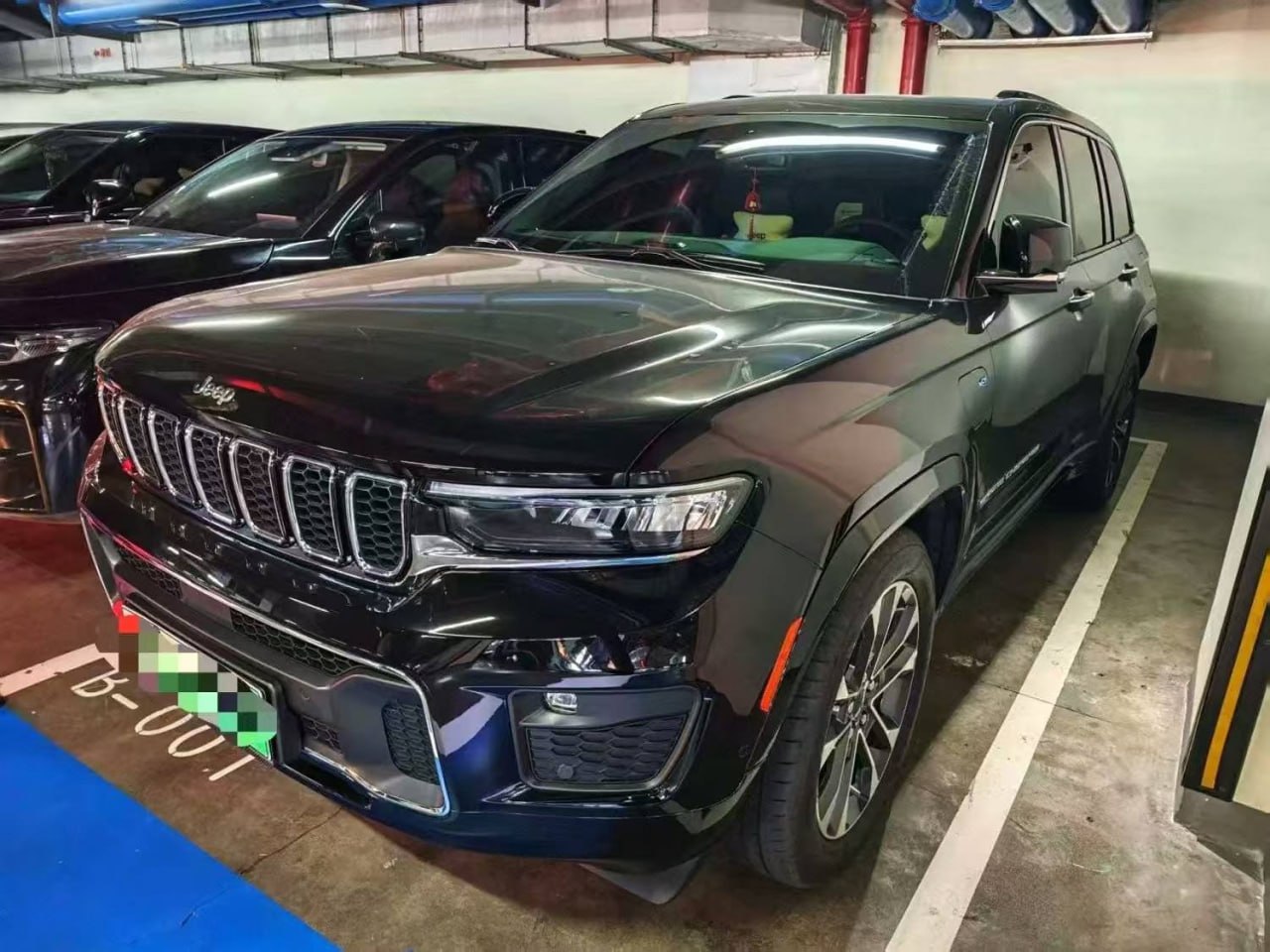 Jeep Grand Cherokee 4xe — фото автомобиля