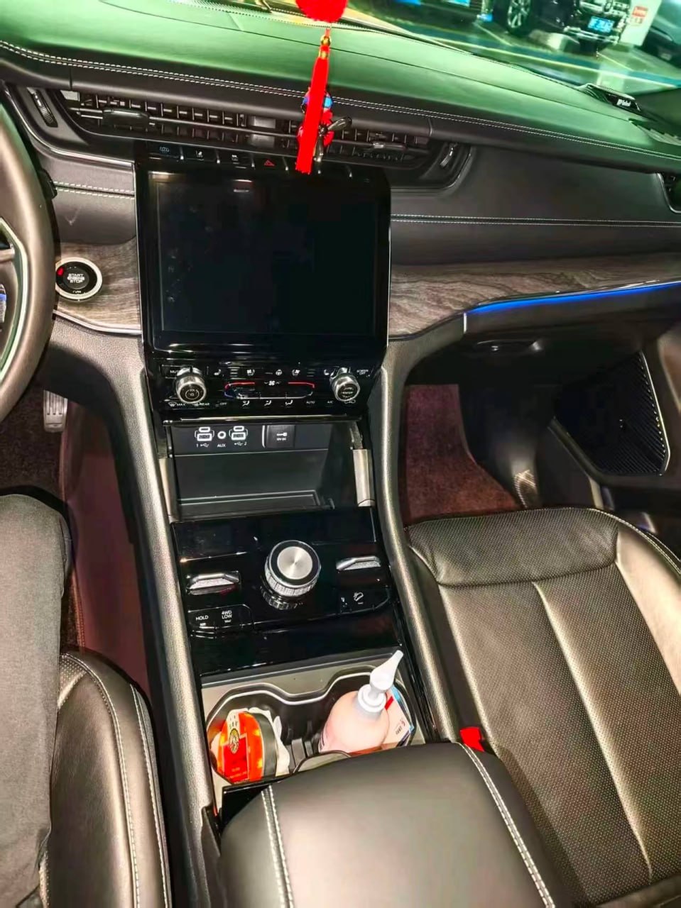 Jeep Grand Cherokee 4xe — Центральная консоль