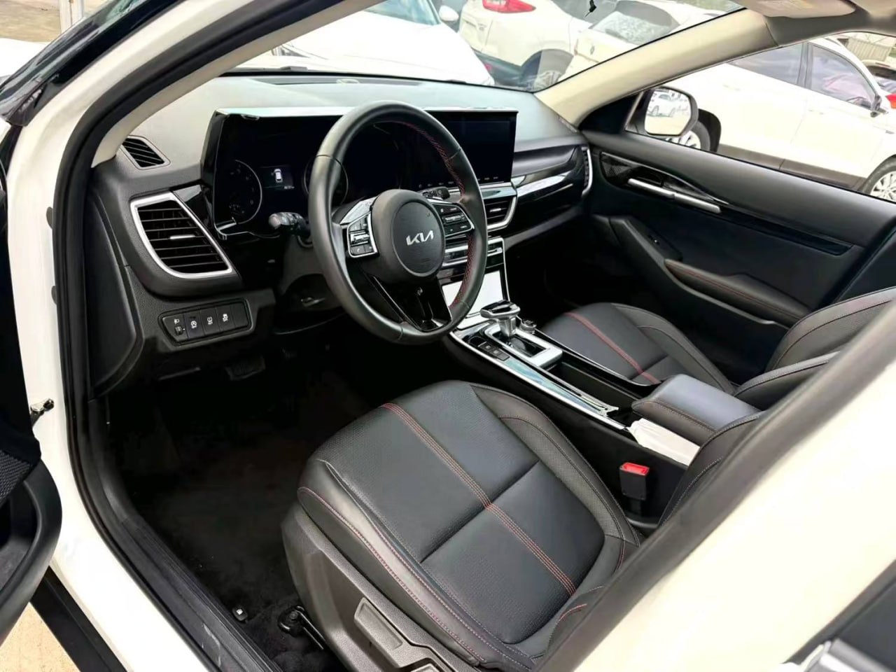 Kia KX3 — Водительское место