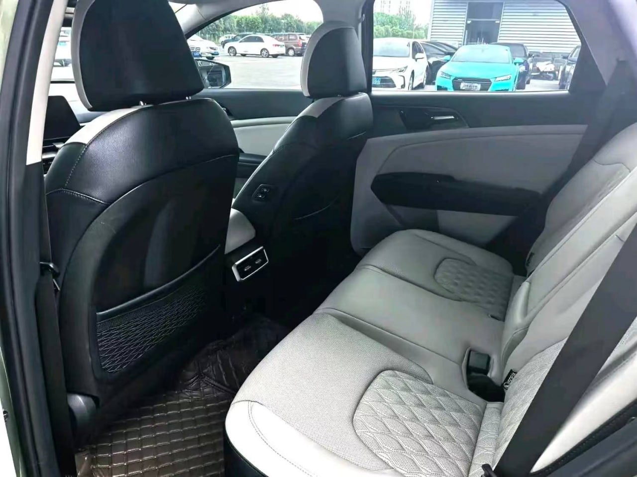 Kia Sportage HEV — Задний ряд сидений