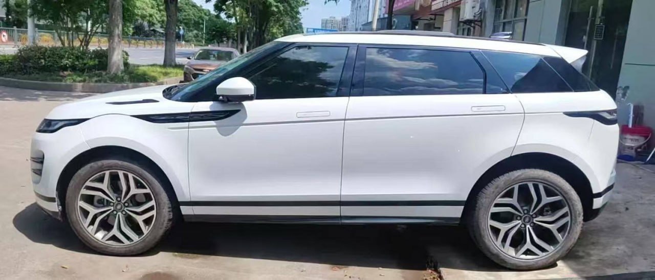 Land Rover Range Rover Evoque L — Вид сбоку