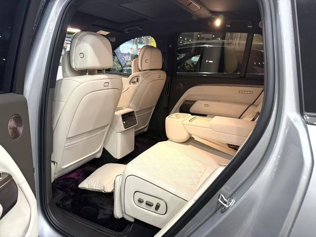 Li Auto L8 Livis — Задние сиденья