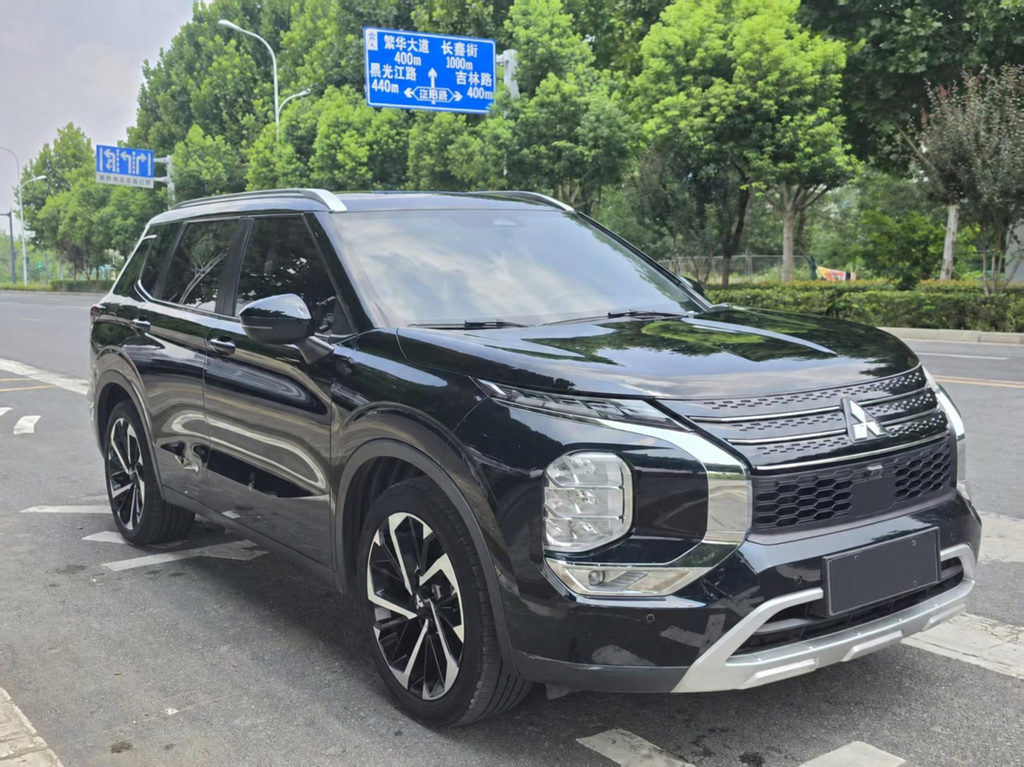 Mitsubishi Outlander — фото автомобиля