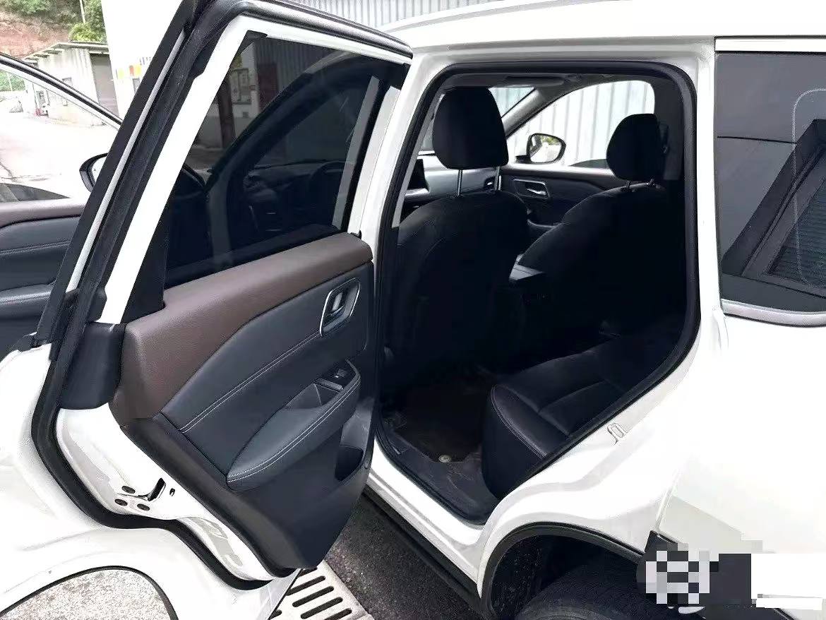 Nissan X-Trail — Задний ряд сидений