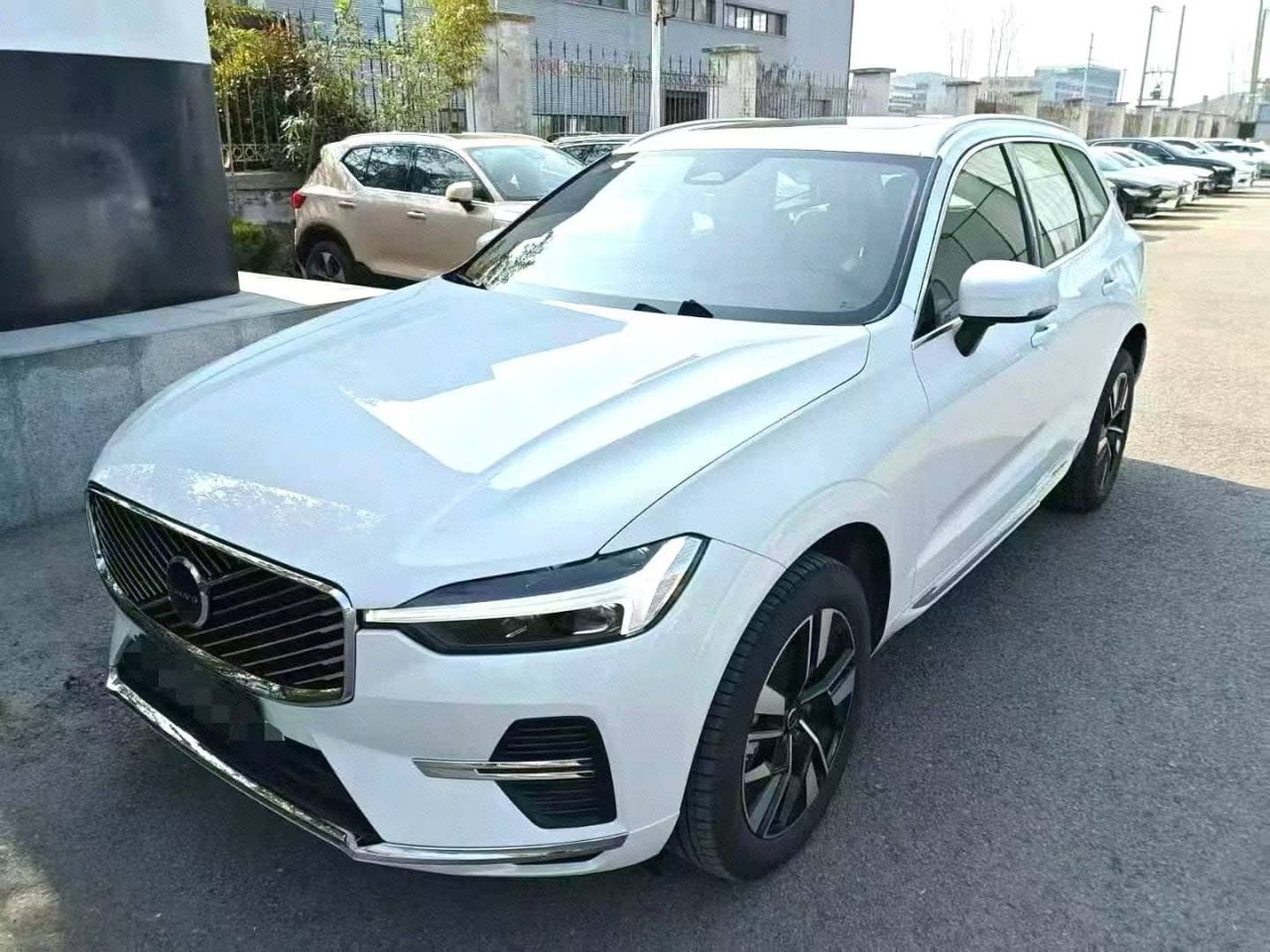 Volvo XC60 — фото автомобиля